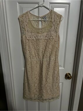 Lace Sleeveless Shift Dress - Cream